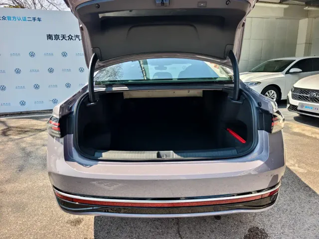 Volkswagen Passat — Фото автомобиля 7