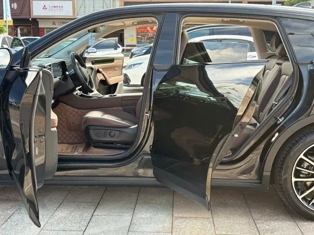 Leapmotor C11 — Фото автомобиля 11