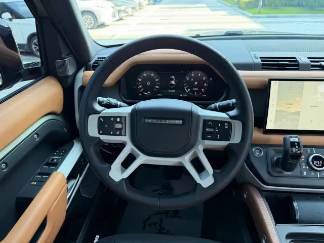 Land Rover Defender — Фото автомобиля 13