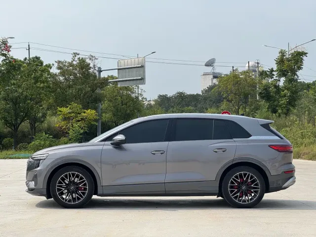 Audi Q5 e-tron — Фото автомобиля 7