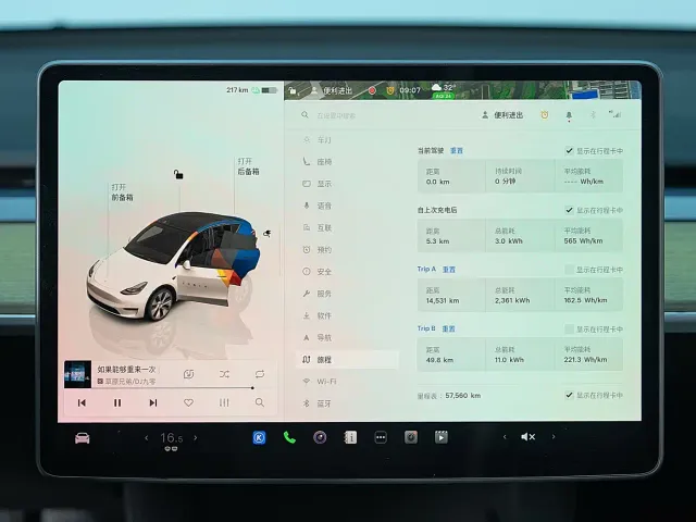 Tesla Model Y — Фото автомобиля 13