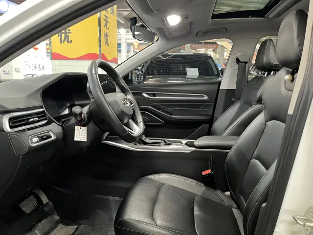 Geely Emgrand — Фото автомобиля 5