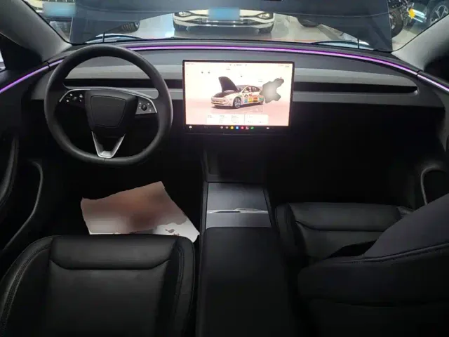 Tesla Model 3 — Фото автомобиля 9