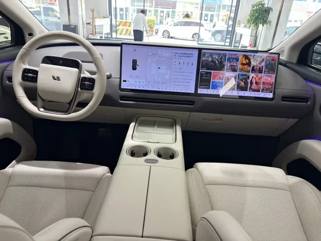 Li Auto i8 — Фото автомобиля 10