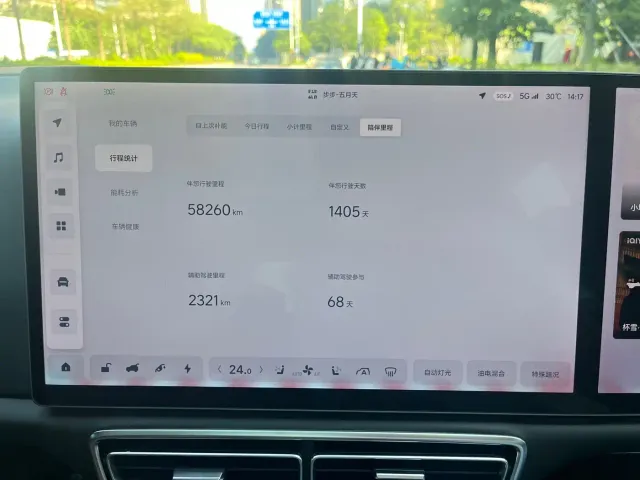 Li Auto L8 — Фото автомобиля 15