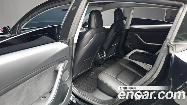 Tesla Model 3 — Фото автомобиля 5