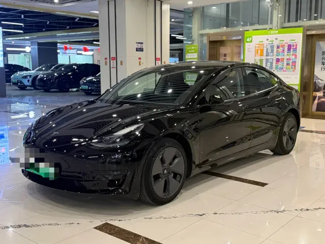Фотография автомобиля — Tesla Model 3