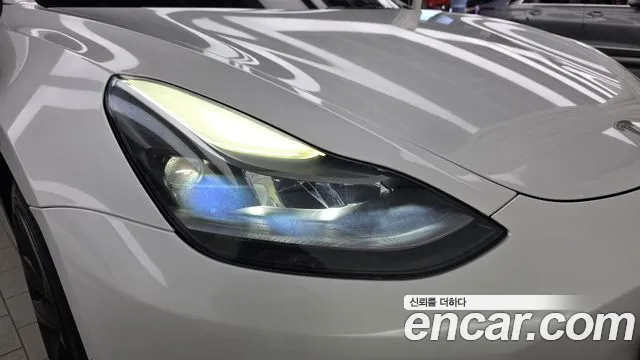 Tesla Model 3 — Фото автомобиля 7