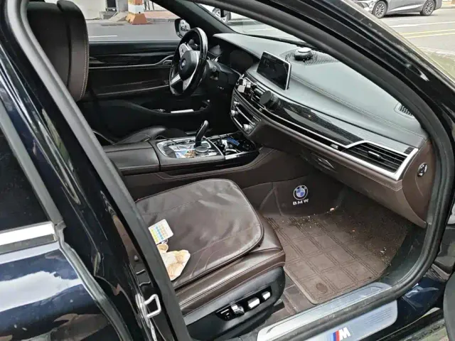 BMW 7 Series — Фото автомобиля 8