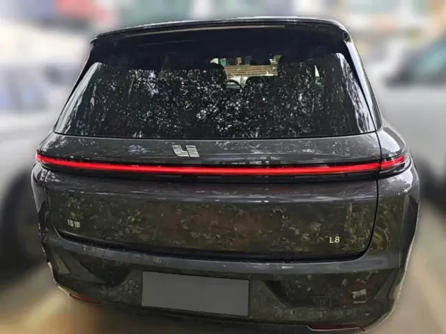 Li Auto L8 — Фото автомобиля 8
