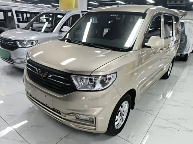 Фотография автомобиля — Wuling Hongguang V