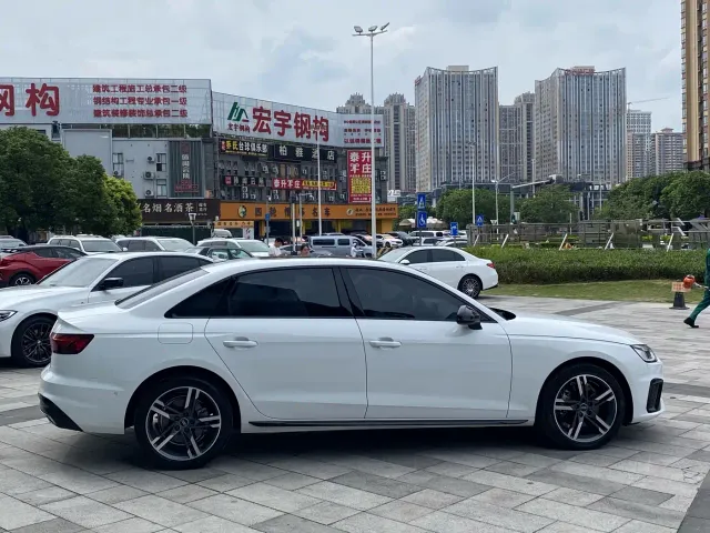 Audi A4L — Фото автомобиля 5