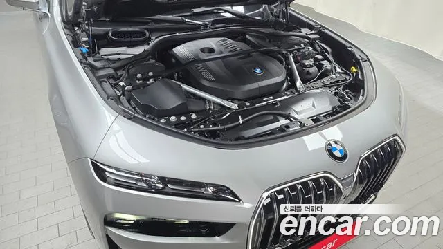 BMW 7-Series 7 серия (G70) 740i xDrive Classic Silver Edition — Фото автомобиля 6