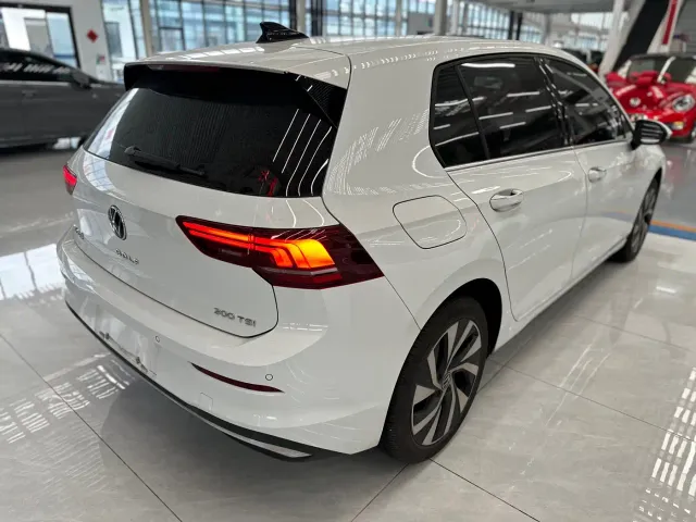 Volkswagen Golf — Фото автомобиля 16