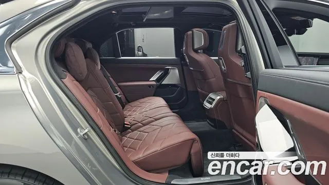BMW 7 Series G70 — Фото автомобиля 17