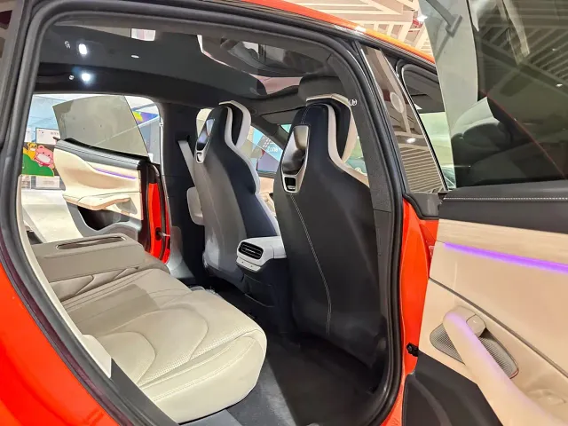 Xiaomi SU7 — Фото автомобиля 12