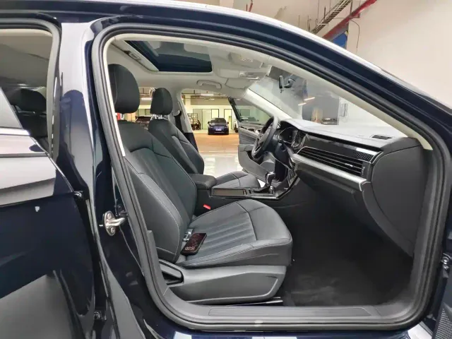 Volkswagen Passat — Фото автомобиля 12