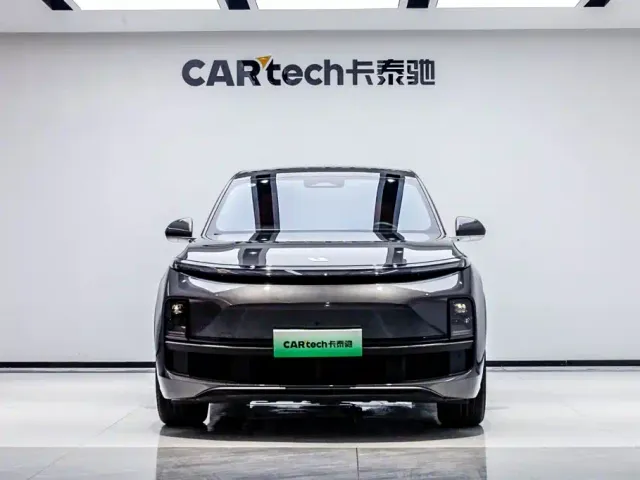 Li Auto L8 — Фото автомобиля 2