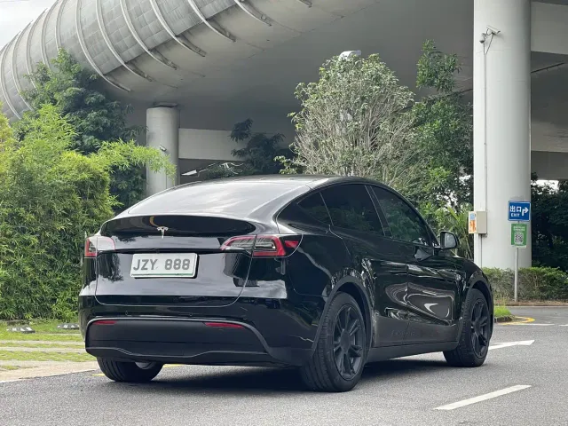 Tesla Model Y — Фото автомобиля 7