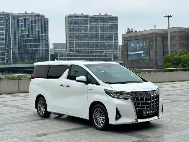 Toyota Alphard — Фото автомобиля 3