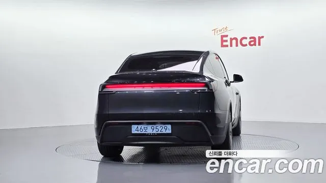 Tesla Model Y — Фото автомобиля 4