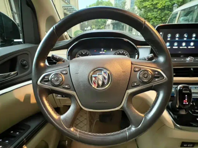 Buick GL8 — Фото автомобиля 2