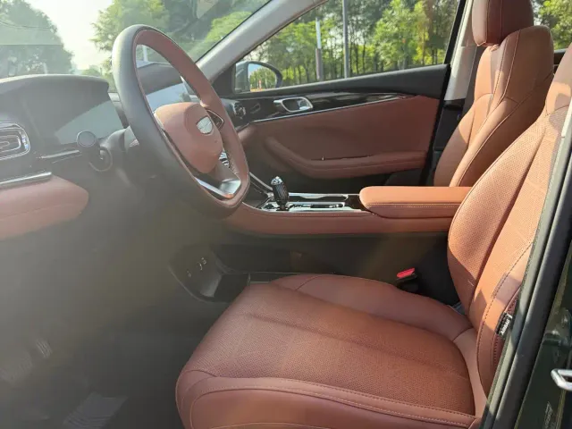 Geely Emgrand — Фото автомобиля 9