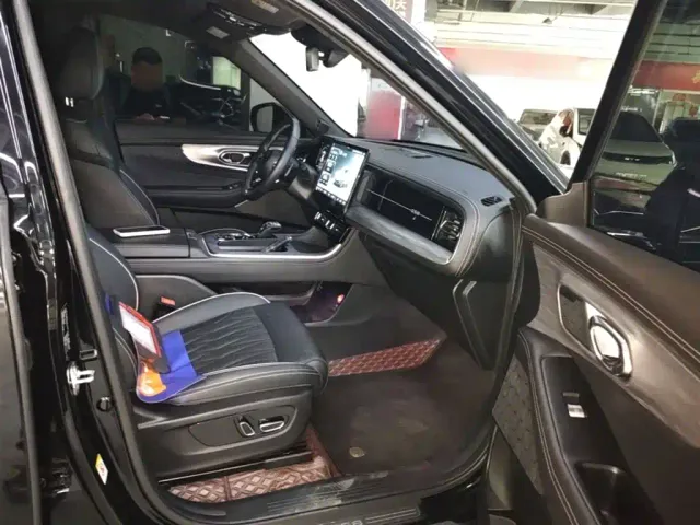 GAC Trumpchi GS8 — Фото автомобиля 24