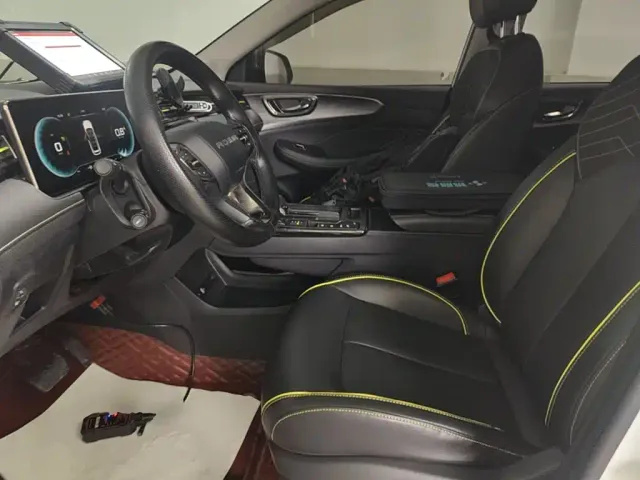 Roewe RX5 — Фото автомобиля 14