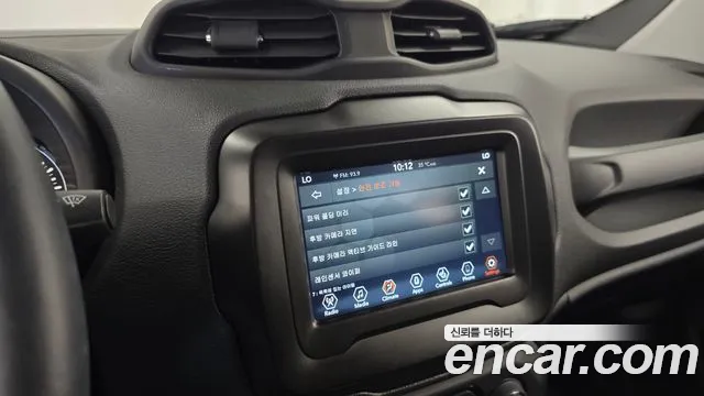 Jeep Renegade — Фото автомобиля 16