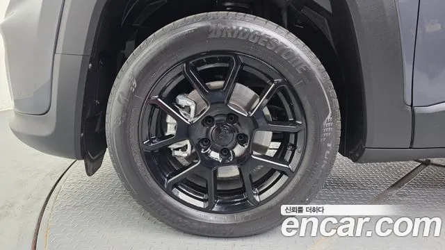 Jeep Renegade — Фото автомобиля 5