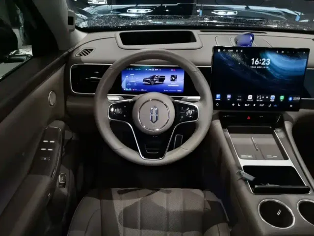 Aito M7 — Фото автомобиля 10