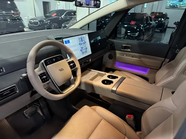 Li Auto MEGA — Фото автомобиля 4