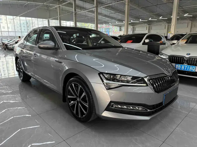 Skoda Superb — Фото автомобиля 3