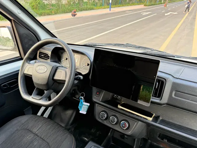 JAC Motors Blue Cat — Фото автомобиля 9