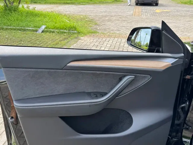 Tesla Model Y — Фото автомобиля 23