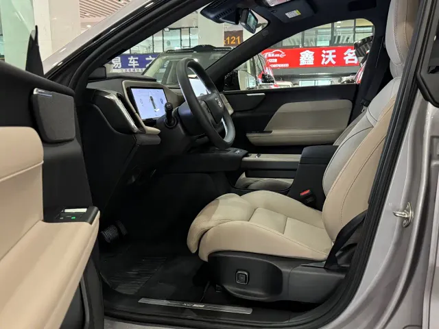 Volvo XC70 Plug-in Hybrid — Фото автомобиля 6