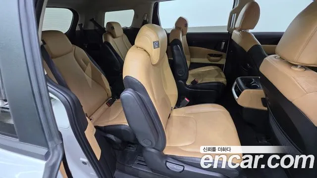 Kia Carnival Generation 4 — Фото автомобиля 27