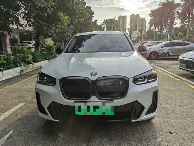 BMW iX3 — Фото автомобиля 2