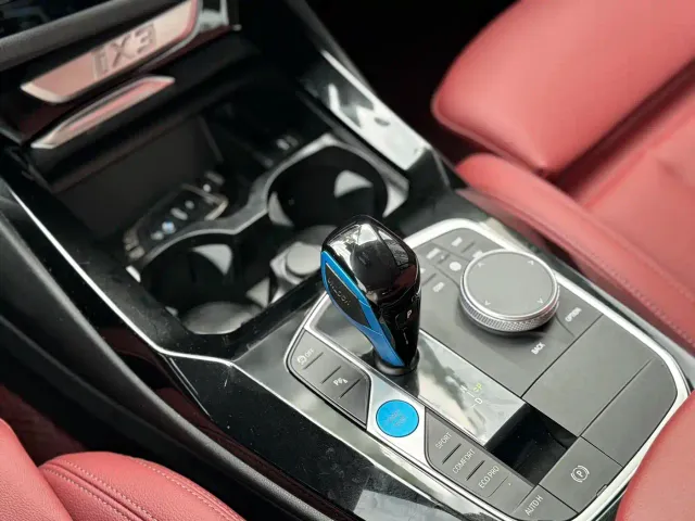 BMW iX3 — Фото автомобиля 19