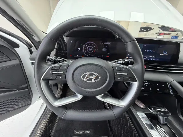 Hyundai Elantra — Фото автомобиля 10