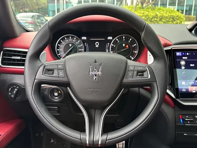 Maserati Ghibli — Фото автомобиля 9