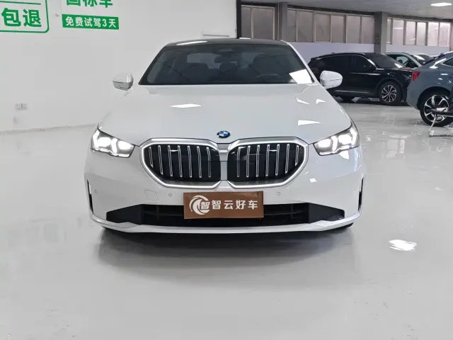 BMW 5 Series — Фото автомобиля 2