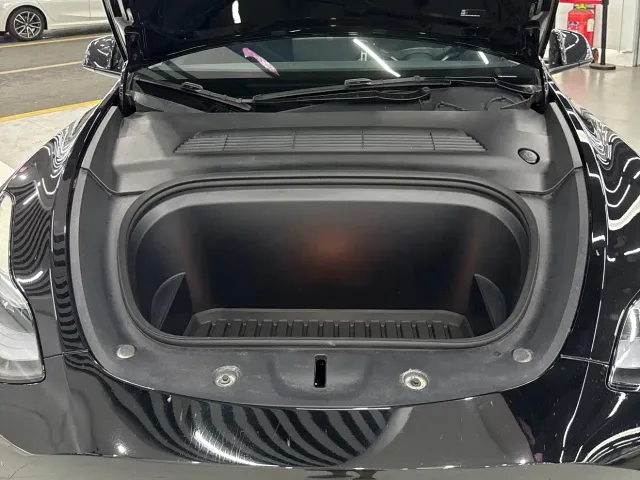 Tesla Model Y — Фото автомобиля 14