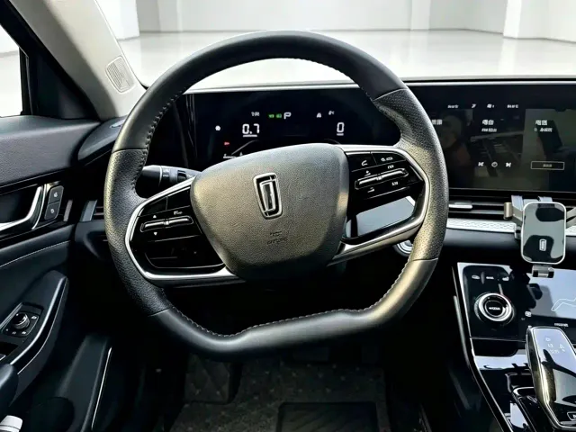 Bestune B70 — Фото автомобиля 7