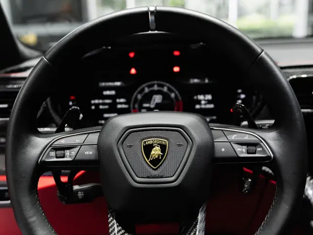Lamborghini Urus — Фото автомобиля 27