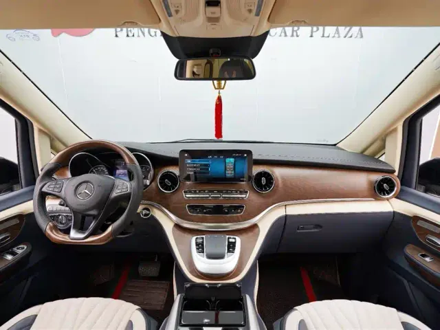 Mercedes-Benz V-Class — Фото автомобиля 14