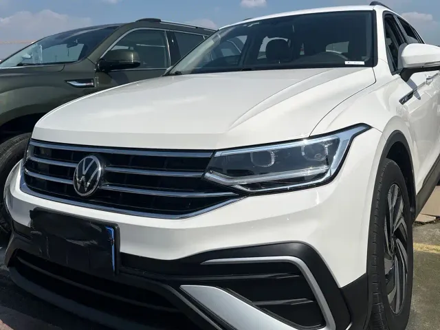 Volkswagen Tiguan L — Фото автомобиля 3