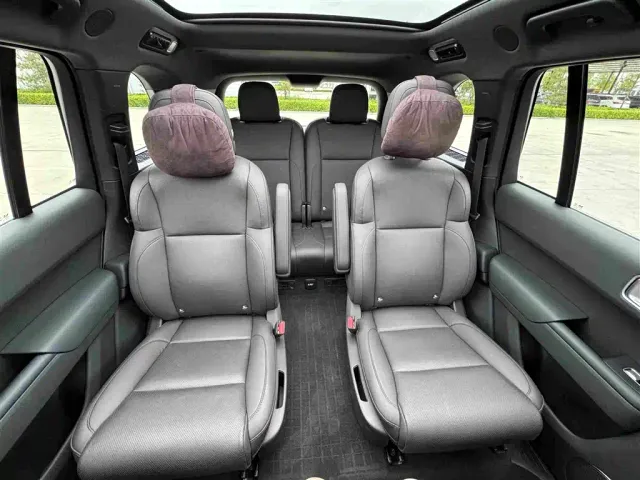 Li Auto L8 — Фото автомобиля 10