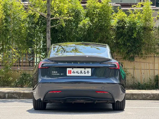 Tesla Model 3 — Фото автомобиля 15